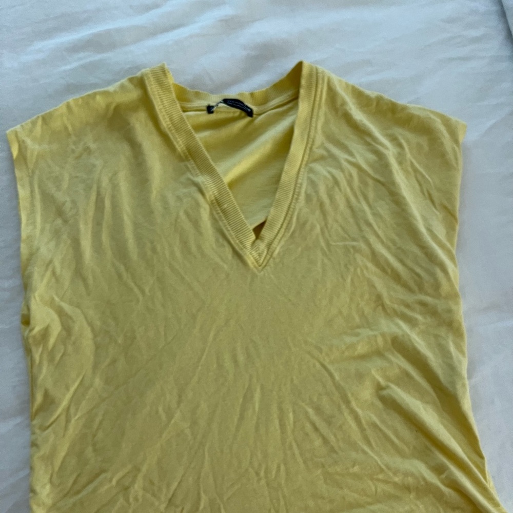 Super cute Zara sleeveless yellow tee!